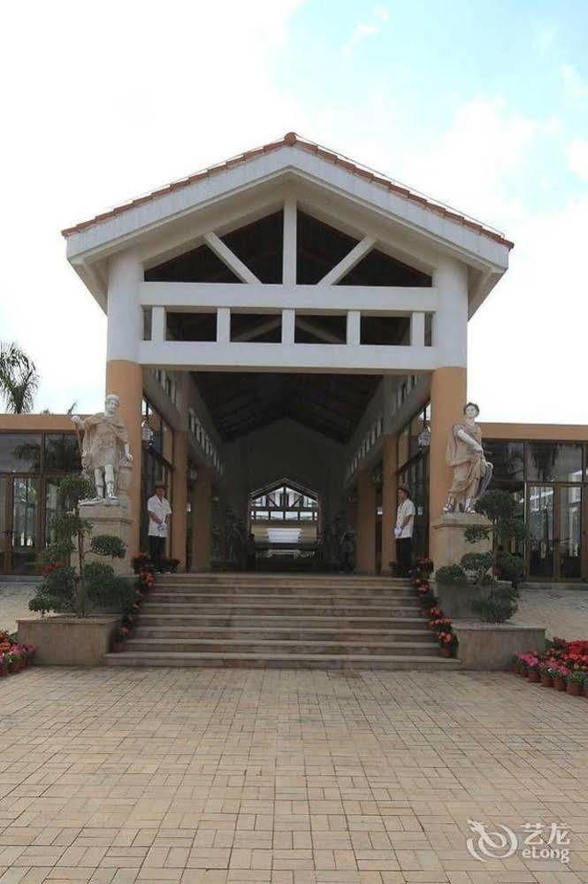 Xinglong Old Banyan Hotel - Wanning Exterior photo